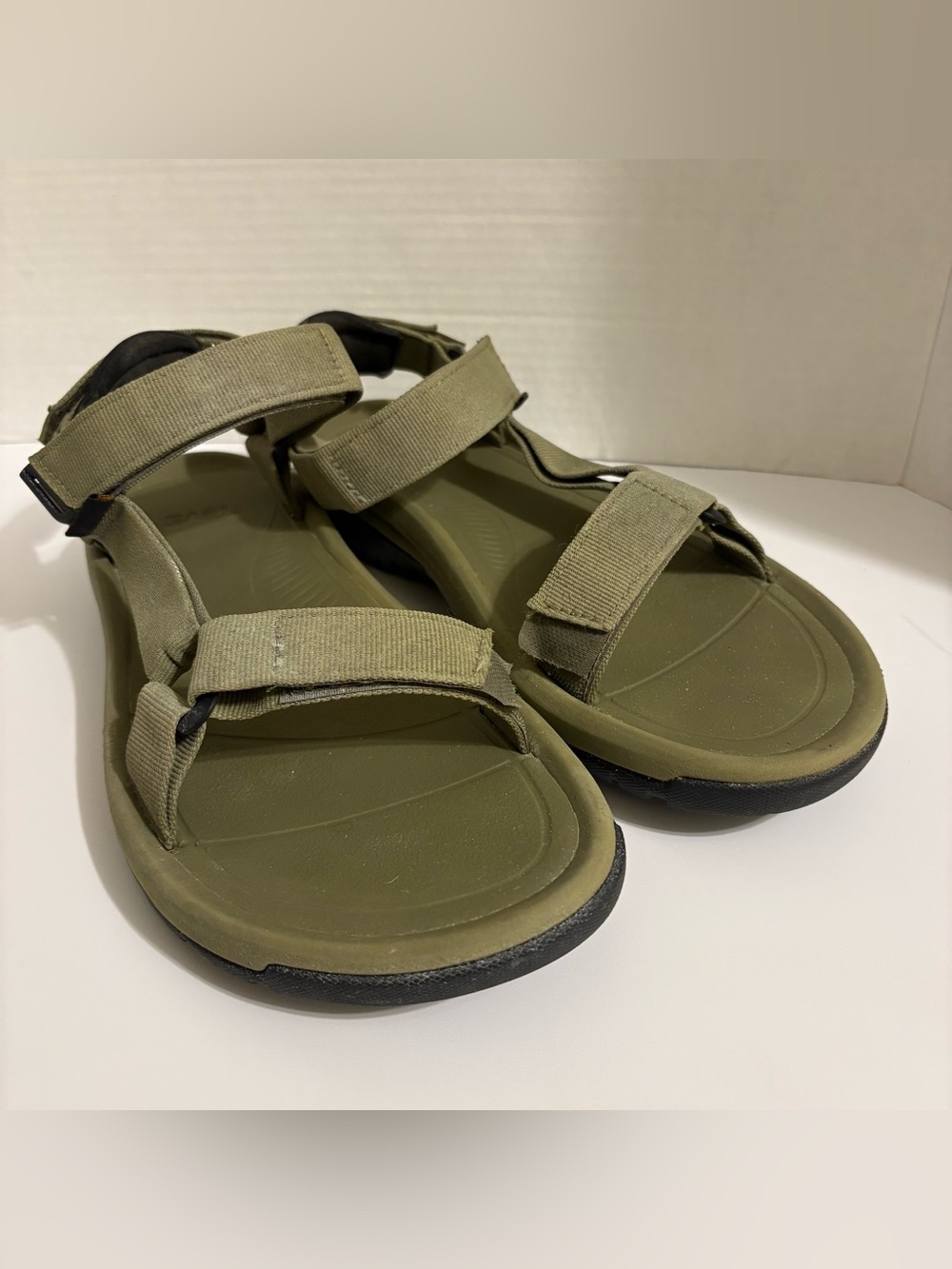 Teva Olive Green Hook-and-Loop Strapped Men's Sandals Like New